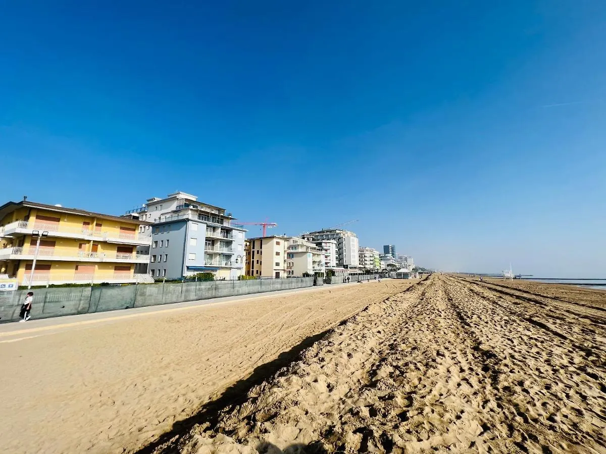 Modern Apartment Near The Beach In Jesolo Italy